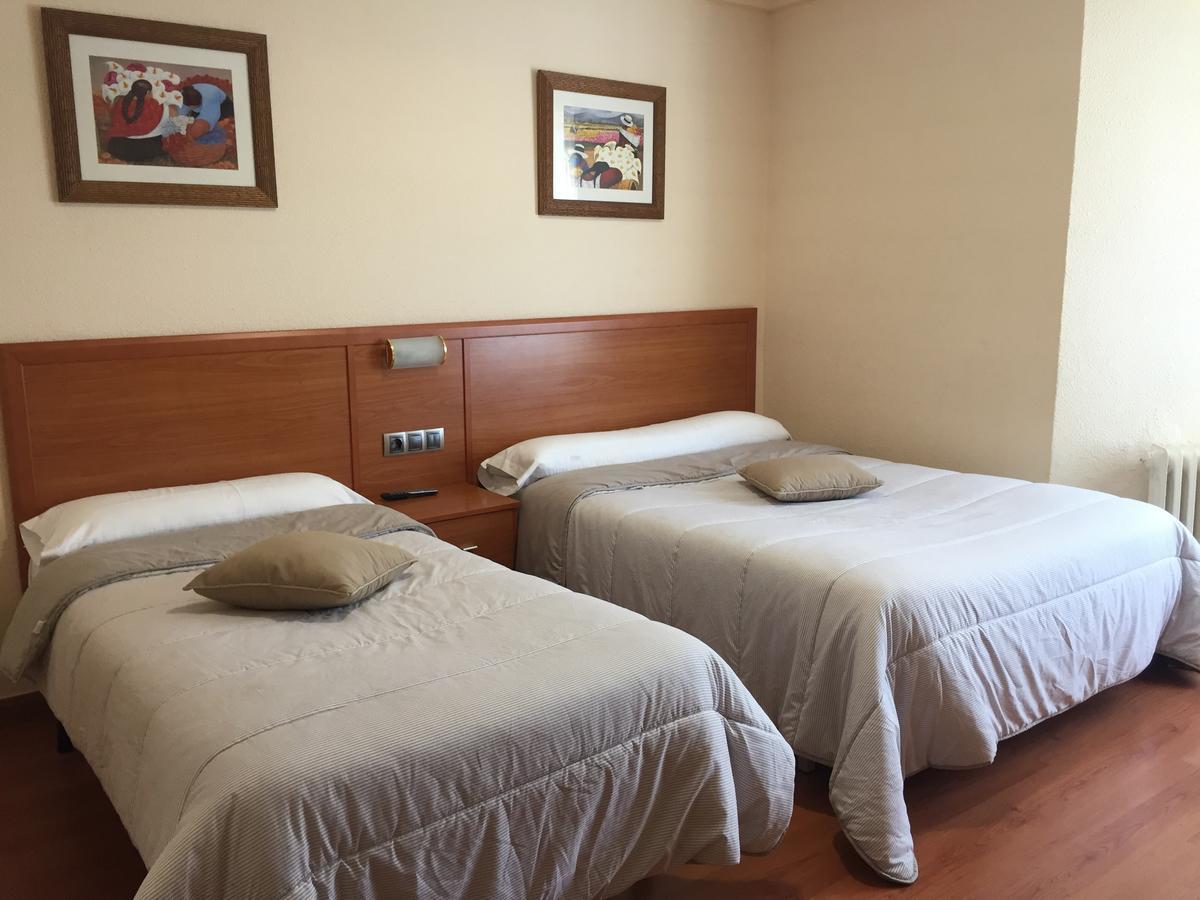 Hostal Restaurante Irunako Villafria Экстерьер фото